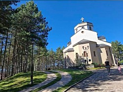 Вход в церковь Златибора