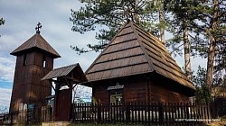 Бревенчатая церковь в Доброселице Златибор