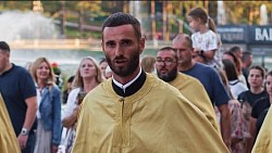 Отец Деян Воисавлевич