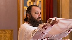 Отец Миодраг Тодорович