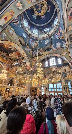 Фреска с изображением святых Неманичей на западной стене церкви.